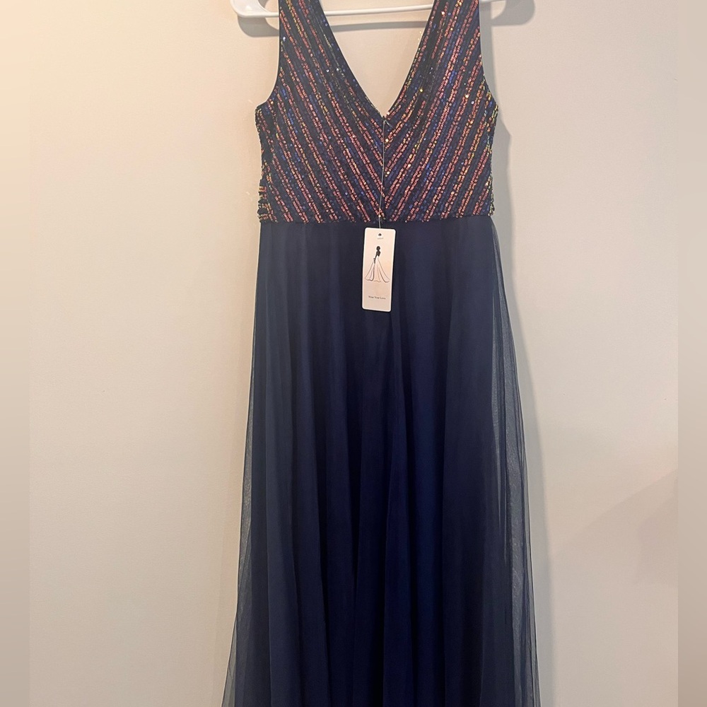 NWT Elegant Navy Evening Gown size L
Women Sequin Maxi Formal Evening - Picture 3 of 8